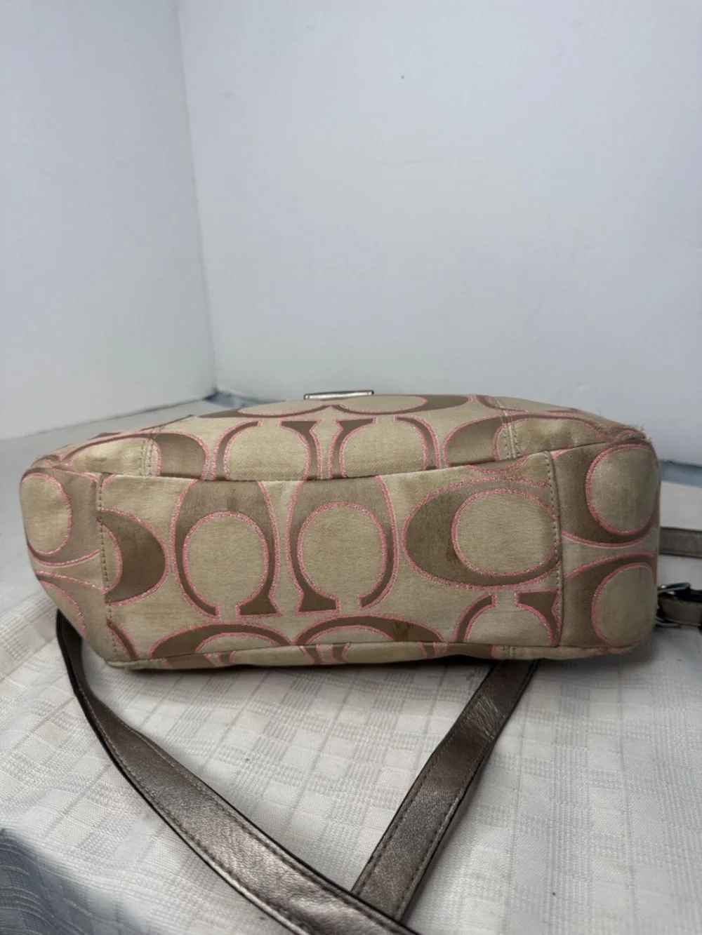 Coach Daisy Outline Signature Metallic Mia Tote handbag, model F23940. - Picture 5 of 10